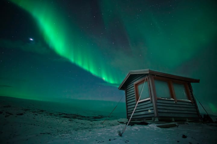 Aurore boréale au-dessus du parc national d'Abisko, en Laponie suédoise
